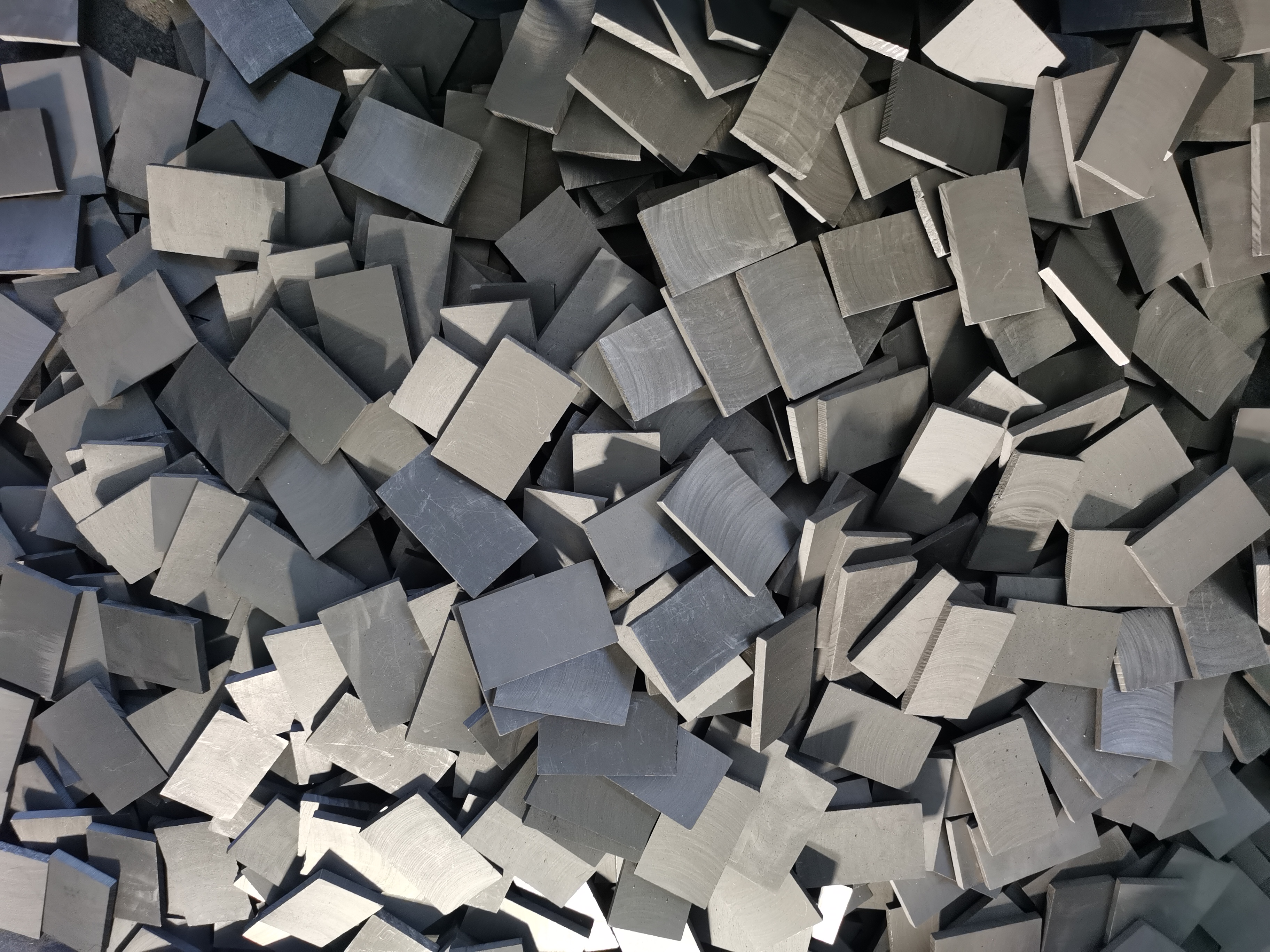 石墨烯實(shí)現(xiàn)“零電阻”輸電：未來(lái)電力傳輸技術(shù)或?qū)氐最嵏?>
                                                <div   id=